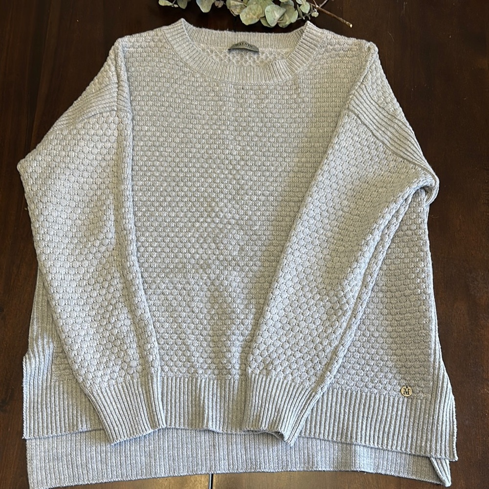 Cozy Gray Crew Neck Sweater with Textured Knit